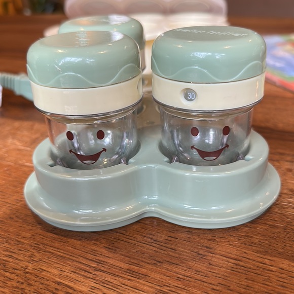 Baby Bullet. GUC. Missing 3 small food storage containers. - Picture 4 of 6
